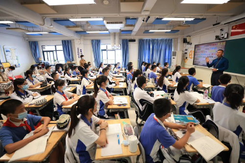 一堂课连接26个班！揭秘深圳市云端学校如何教学