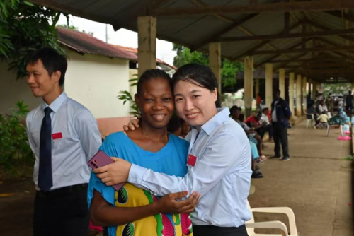 深圳援赤道几内亚医生用腹腔镜帮助非洲女性恢复生育力