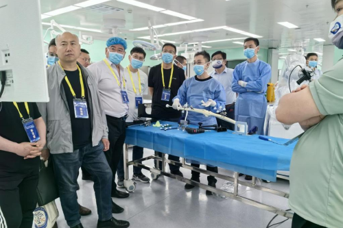 深圳AI手术机器人助力河南骨科诊疗技术创新