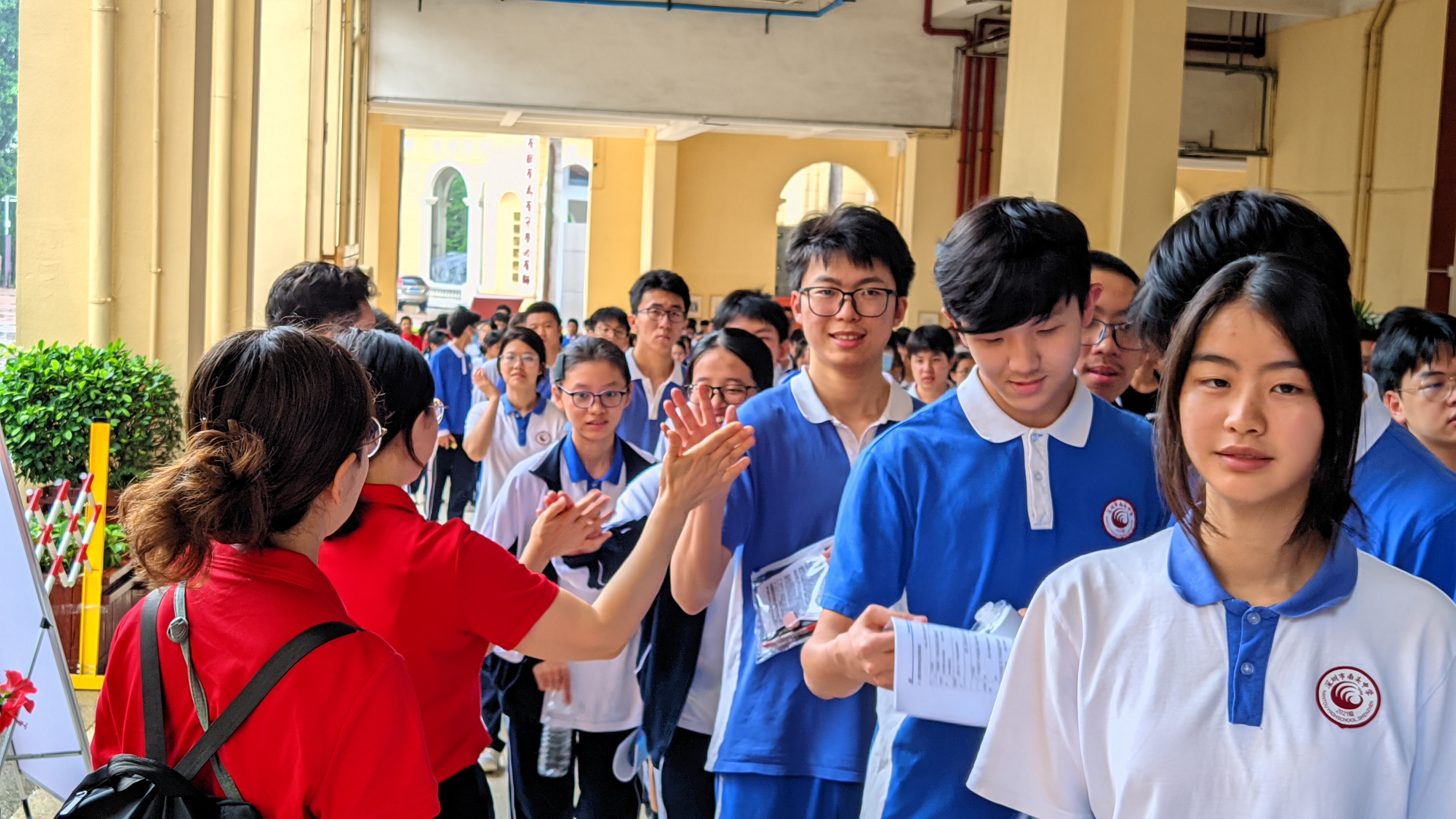 直击高考第一天!南头中学考点1333名考生顺利参考
