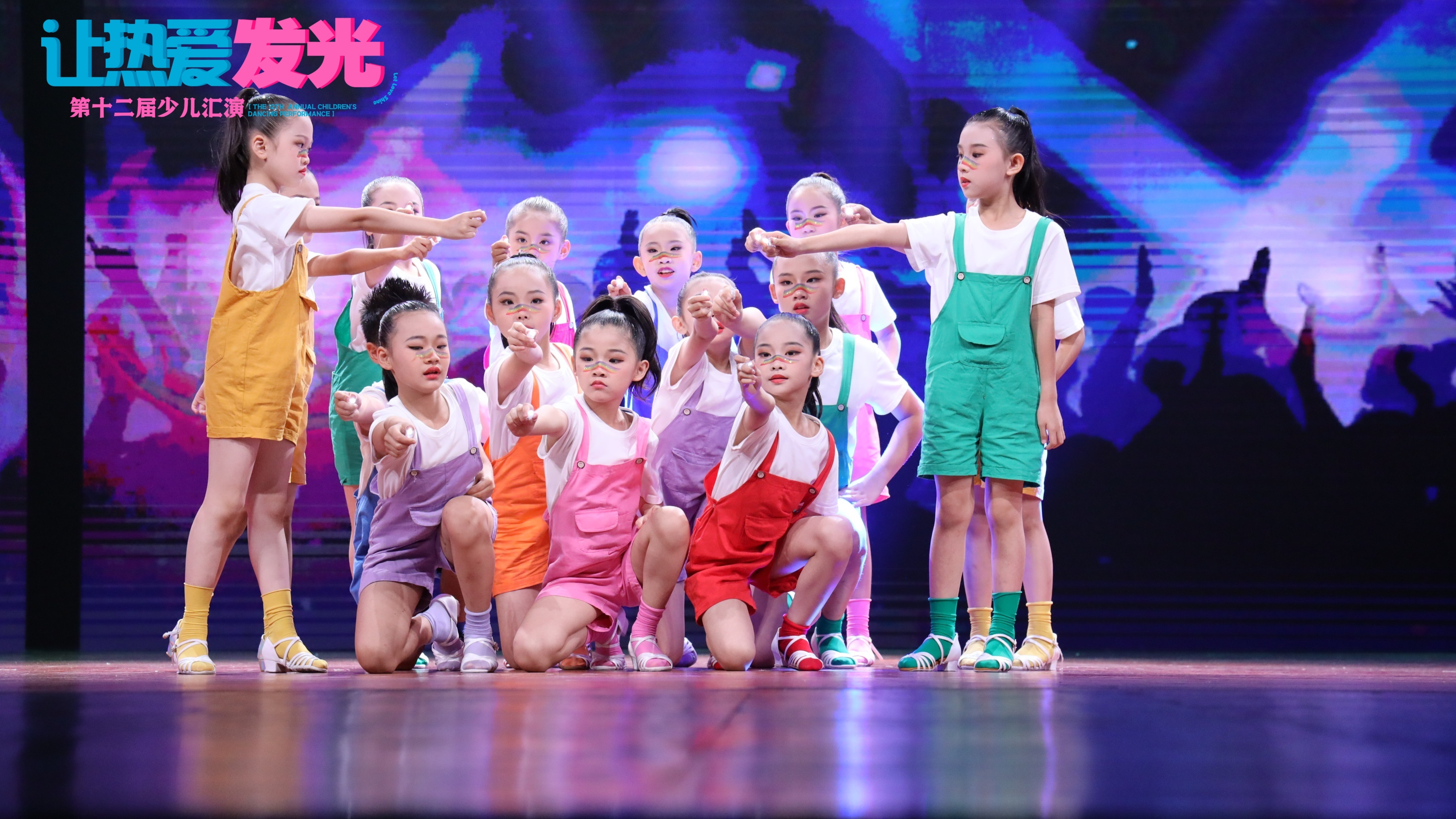 为热爱发光!2000余深圳小舞者齐聚第十二届少儿舞蹈汇演