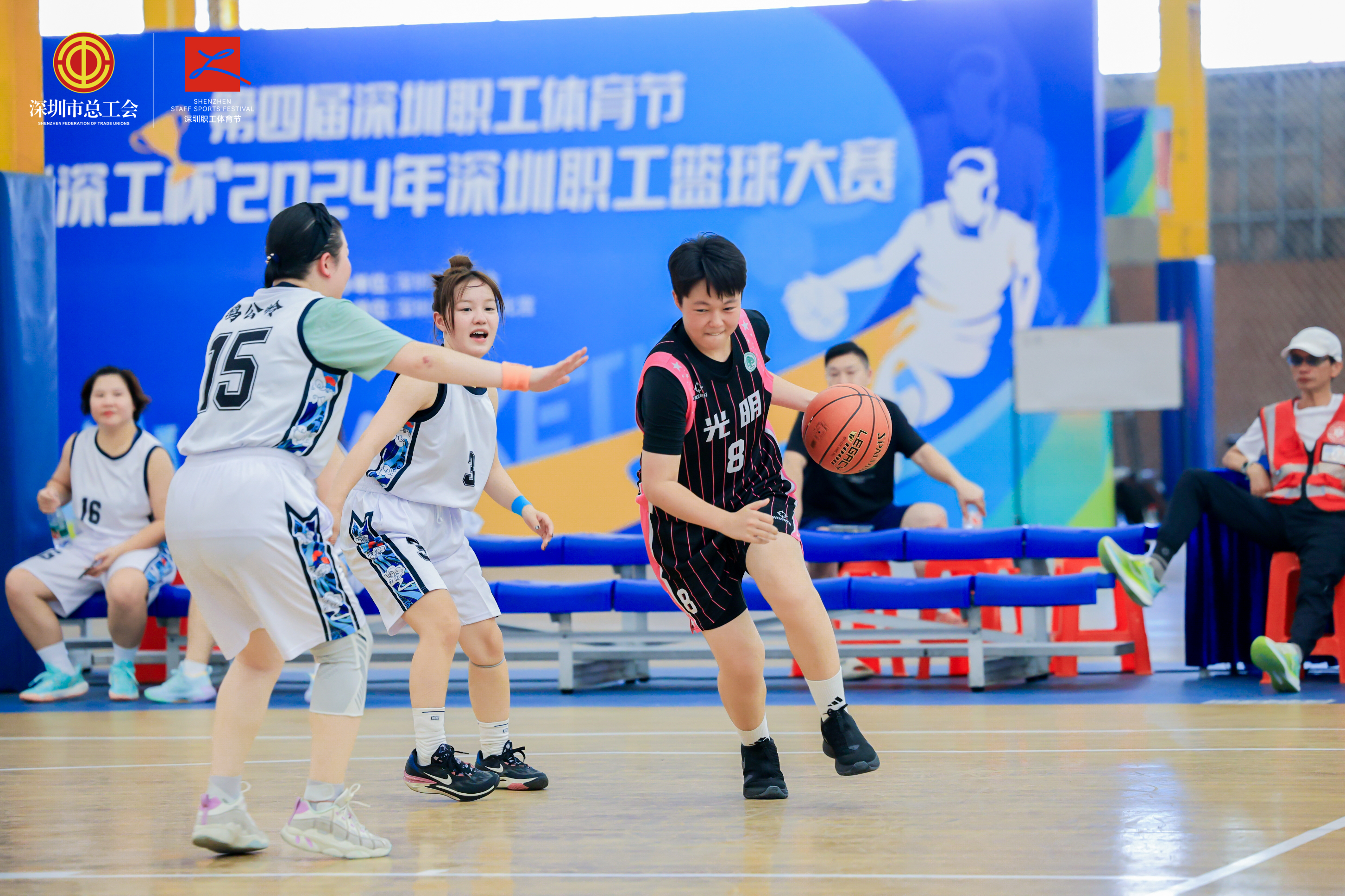 女生宿舍洗澡快播曝光，视频流出引发关注，网友热议不断升级，校方紧急回应调查。