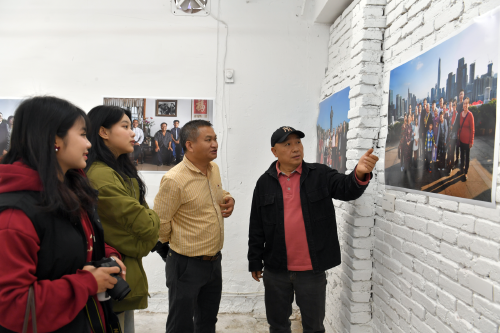 《影像深圳家谱》图片展亮相连州国际摄影年展