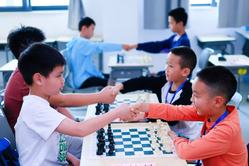 “为明实验杯”国际象棋赛：让孩子在智慧经纬中成长