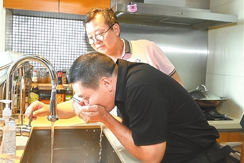 二十六载护源路 一捧清水到香江