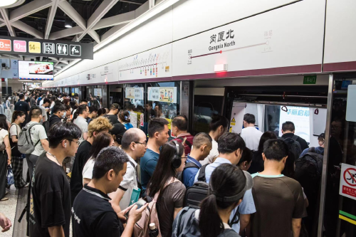 深圳地铁暑期客流强势攀升：多项客流纪录刷新，“千万级”常态凸显城市活力