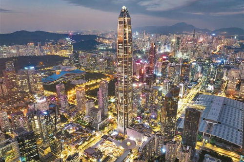 四十五载春潮涌 一束光耀先锋城