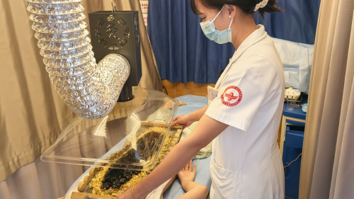 下楼遛弯就能约个“中医养生局”  深圳社康中医药服务全覆盖